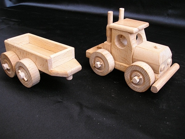 Holzspielzeug kleines Kinder-Lastwagen mit Personalisierung