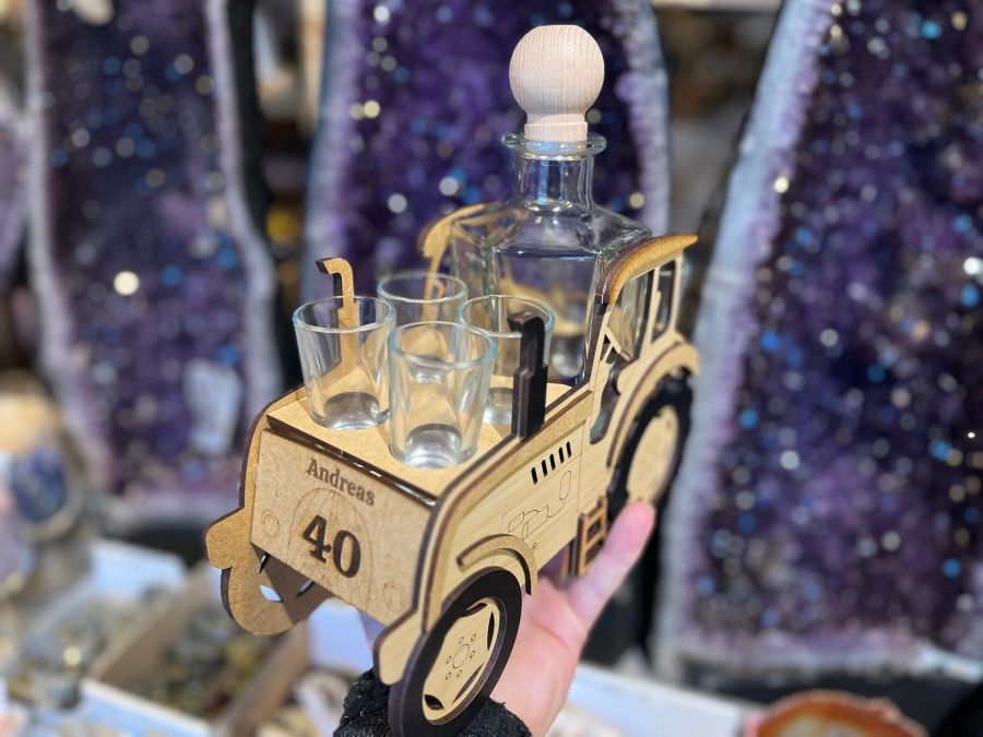 Traktor mit Text Namens gravur aus Holz als originelles Geschenk zum 50.