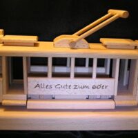 Holzgeschenke für Straßenbahnfahrer