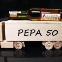 Personalisiertes Fahrer Geschenk als Lkw Modell zum Geburtstag