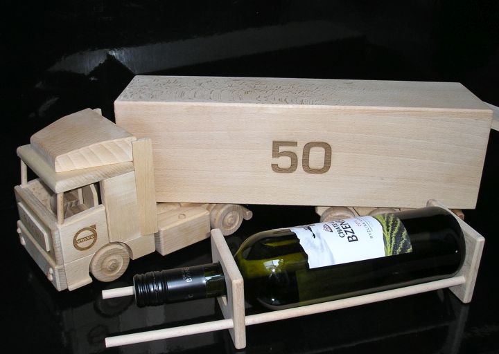Truck mit Flaschenhalter zum Geburtstag