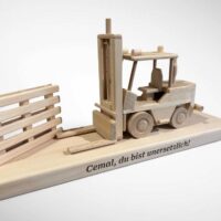 Modell Gabelstapler aus Holz mit personalisierte Gravur Namen, Text