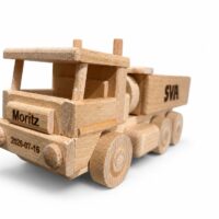 LKW-Modell als Geschenk für männliche Fahrer mit individueller Beschriftung