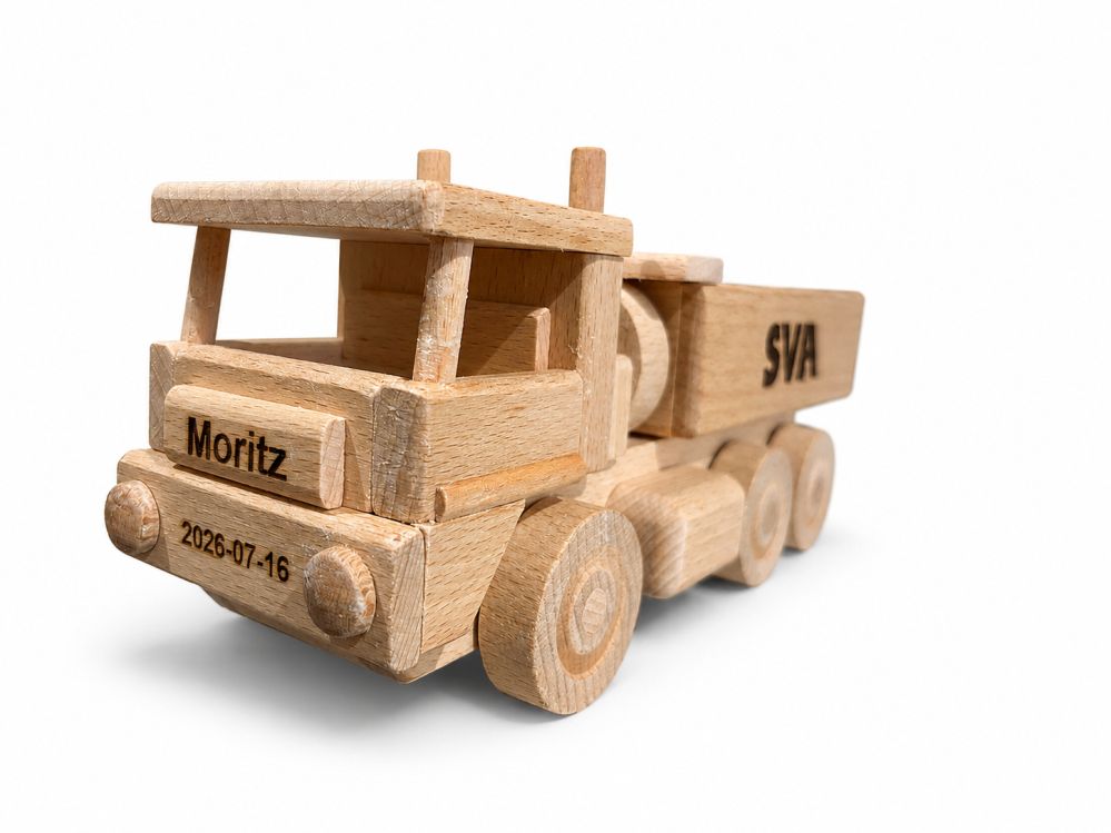 LKW-Modell als Geschenk für männliche Fahrer mit individueller Beschriftung