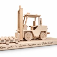 Geschenk für Lageristen – Modell eines Gabelstaplers mit Gravur