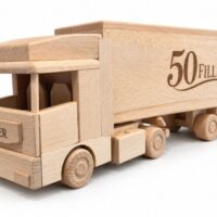 Geschenk für LKW-Fahrer zum 50. Geburtstag – Holz-LKW mit Gravur