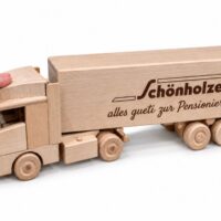Geschenk für LKW-Fahrer zum Ruhestand – Holz-LKW mit Gravur