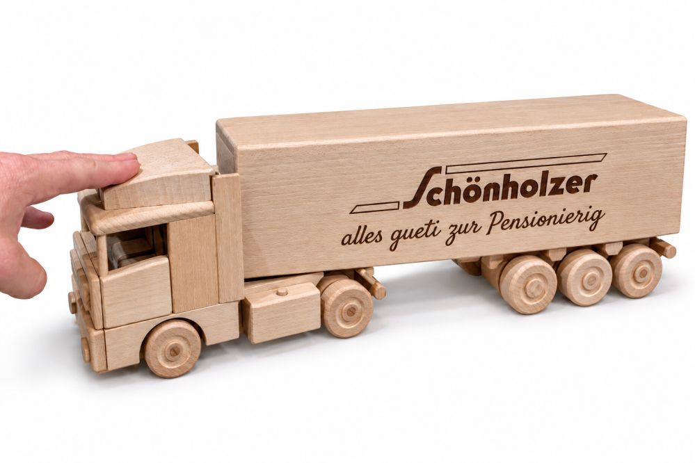 Geschenk für LKW-Fahrer zum Ruhestand – Holz-LKW mit Gravur