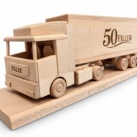 Geschenk zum 50. Geburtstag für LKW-Fahrer – personalisierter Holz-LKW