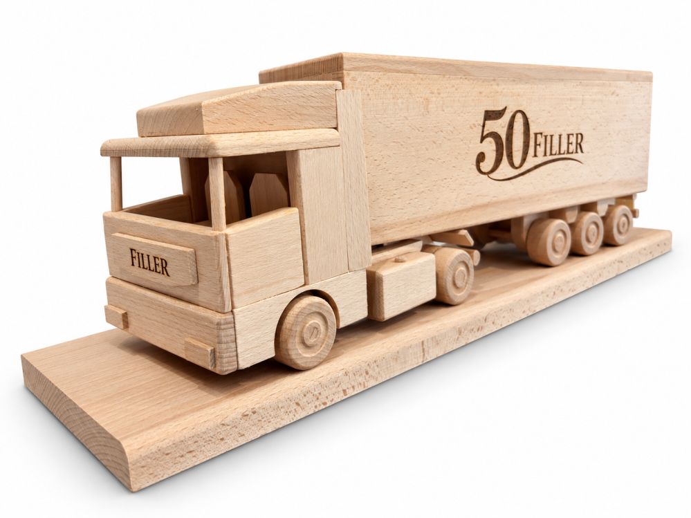 Geschenk zum 50. Geburtstag für LKW-Fahrer – personalisierter Holz-LKW